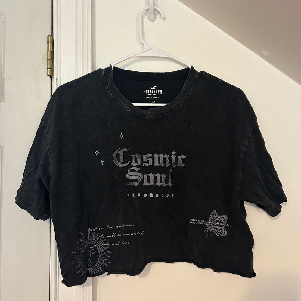 Hollister Cosmic Soul Graphic Cropped T-Shirt